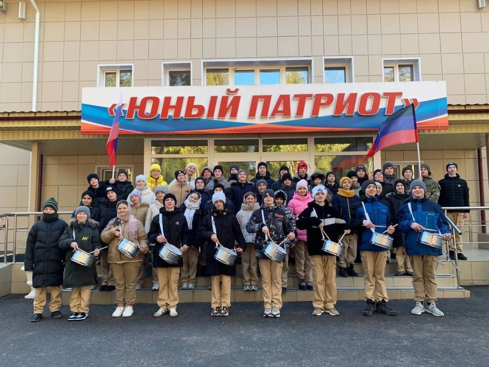 В период с 26 февраля по 11 марта 2025 года 18 ребят из городского округа Макеевка посетили Центр «Юный патриот» ФГБУ «Оздоровительный комплекс «Снегири» Управления делами Российской Федерации»