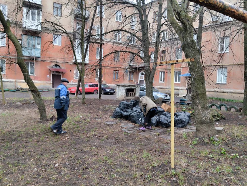 В Кировском внутригородском районе продолжаются работы по санитарному содержанию территории В Кировском внутригородском районе продолжаются работы по санитарному содержанию территории
