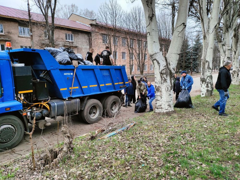 Кировский внутригородской район принял участие в общегородском субботнике Кировский внутригородской район принял участие в общегородском субботнике