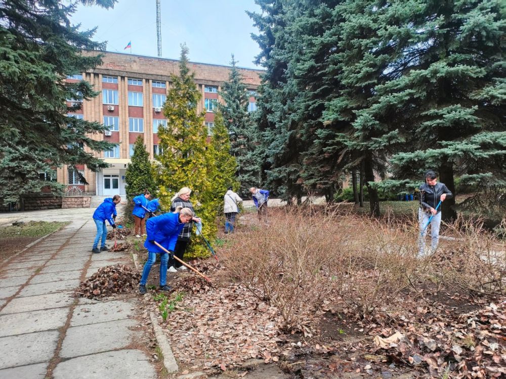 Кировский внутригородской район принял участие в общегородском субботнике Кировский внутригородской район принял участие в общегородском субботнике
