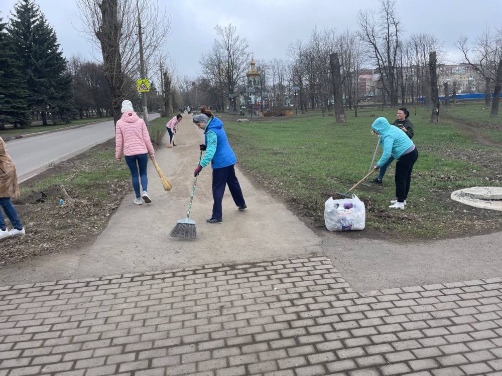 Кировский внутригородской район принял участие в общегородском субботнике Кировский внутригородской район принял участие в общегородском субботнике