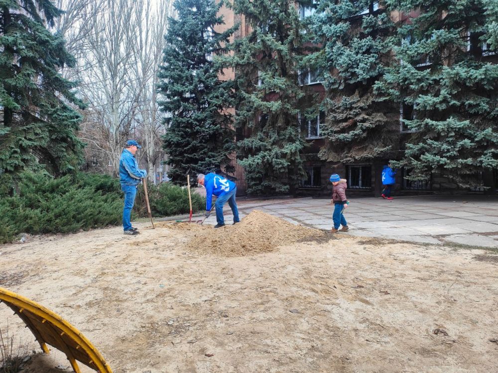 Кировский внутригородской район принял участие в общегородском субботнике Кировский внутригородской район принял участие в общегородском субботнике