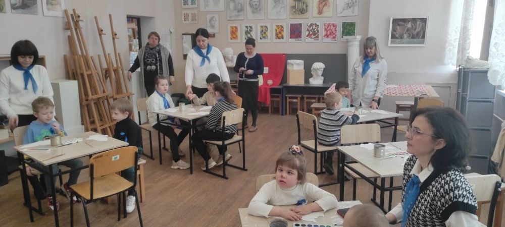 В рамках проведения Всероссийской недели распространения информации об аутизме воспитанники ГКДОУ "ДЕТСКИЙ САД №168 Г.О. МАКЕЕВКА"ДНР посетили МБУ "Художественная школа города Макеевка" В рамках проведения Всероссийской недели распространения информации об аутизме воспитанники ГКДОУ "ДЕТСКИЙ САД №168 Г.О. МАКЕЕВКА"ДНР посетили МБУ "Художественная школа города Макеевка"