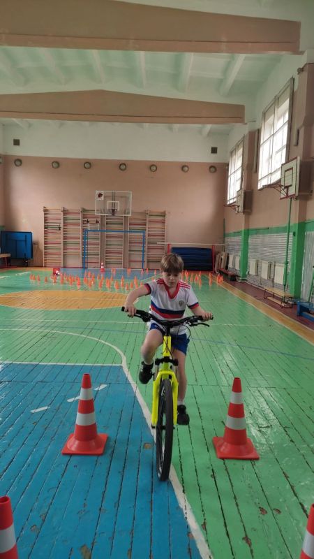 , 10  2025 ,        1 л           ...