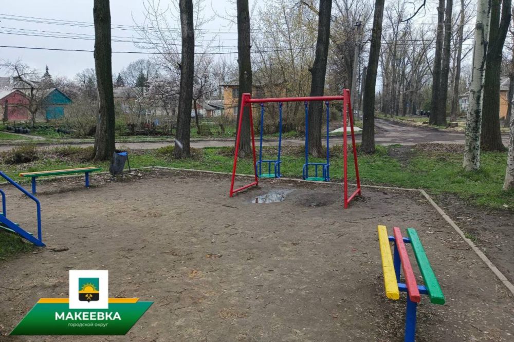 Благодаря активным макеевчанам игровая зона в Горняцком районе заиграла яркими красками на радость детворе Благодаря активным макеевчанам игровая зона в Горняцком районе заиграла яркими красками на радость детворе