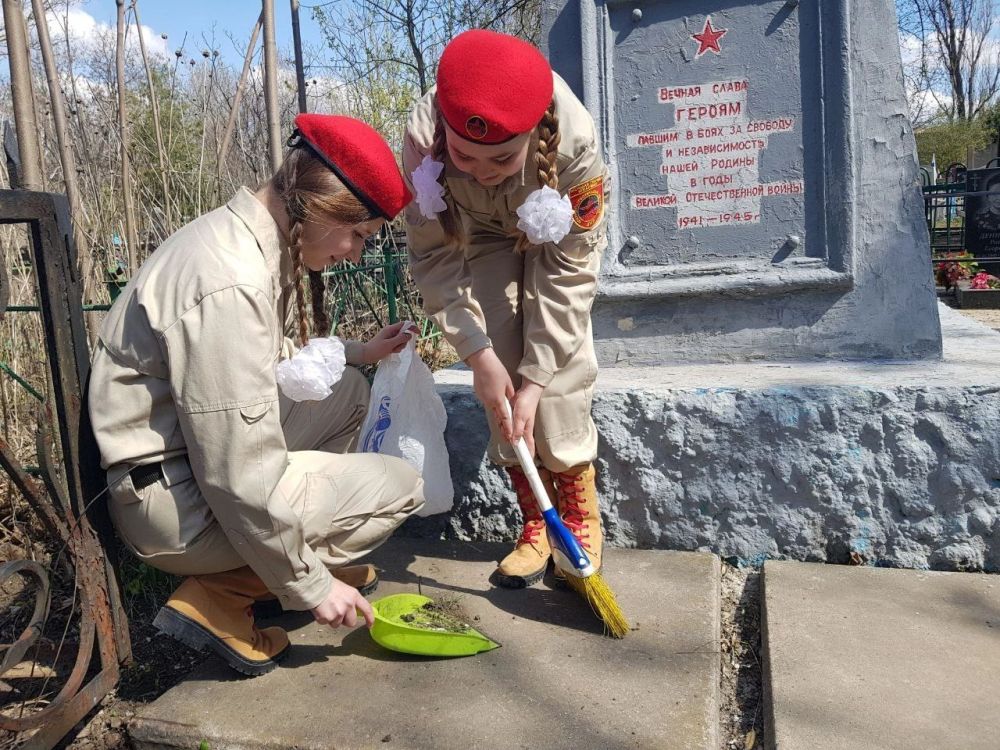 "Мы помним! Мы гордимся! Мы чтим память!" "Мы помним! Мы гордимся! Мы чтим память!"