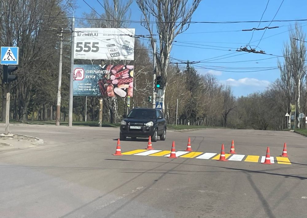 В Кировском внутригородском районе ведутся работы по нанесению дорожной разметки