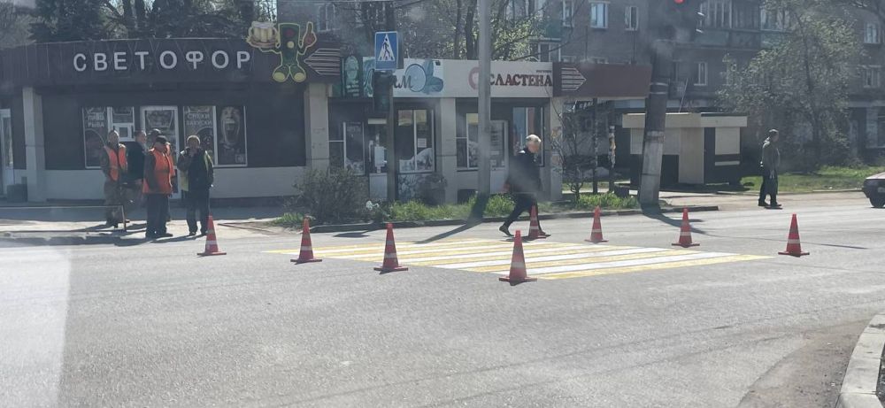 В Кировском внутригородском районе ведутся работы по нанесению дорожной разметки В Кировском внутригородском районе ведутся работы по нанесению дорожной разметки