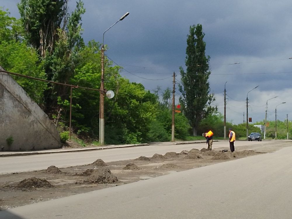 В Кировском внутригородском районе продолжаются работы по благоустройству