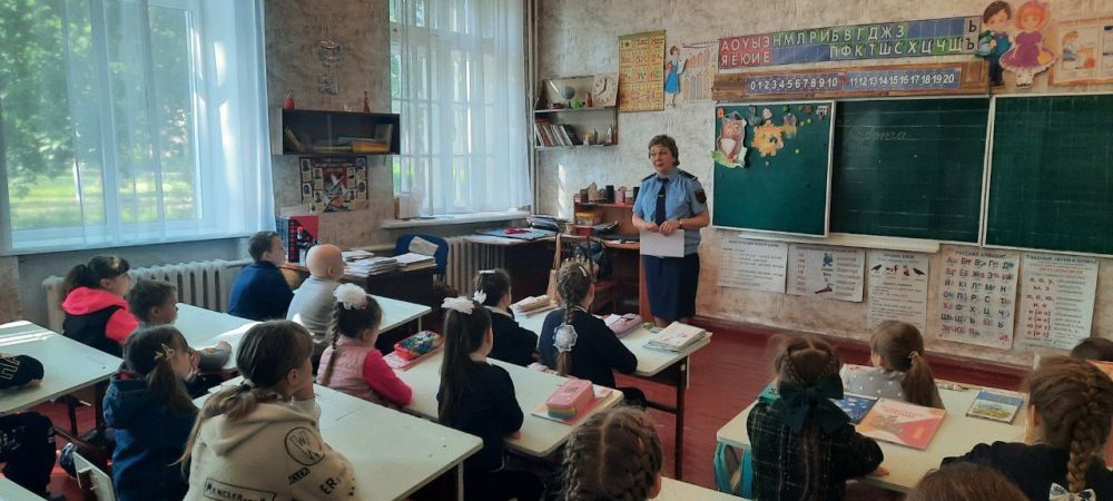 В преддверии летних каникул в период с 1 по 31 мая 2025 г. на железных дорогах Новороссии проводится детский месячник «Уступи дорогу поездам!»