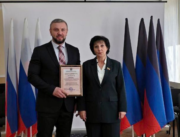 Валентина Харлашка: Приняла участие в мероприятии, посвященном Дню предпринимательства, которое прошло в Управе Кировского внутригородского района Администрации городского округа Макеевка, и вручила заслуженные Благодарности... Валентина Харлашка: Приняла участие в мероприятии, посвященном Дню предпринимательства, которое прошло в Управе Кировского внутригородского района Администрации городского округа Макеевка, и вручила заслуженные Благодарности...