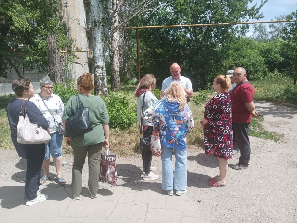 27 мая с целью реализации проекта «Управдом», первый заместитель руководителя Управы Горняцкого внутригородского района Администрации городского округа Макеевка Максим Козловский провел встречу с жителями на подведомственной...