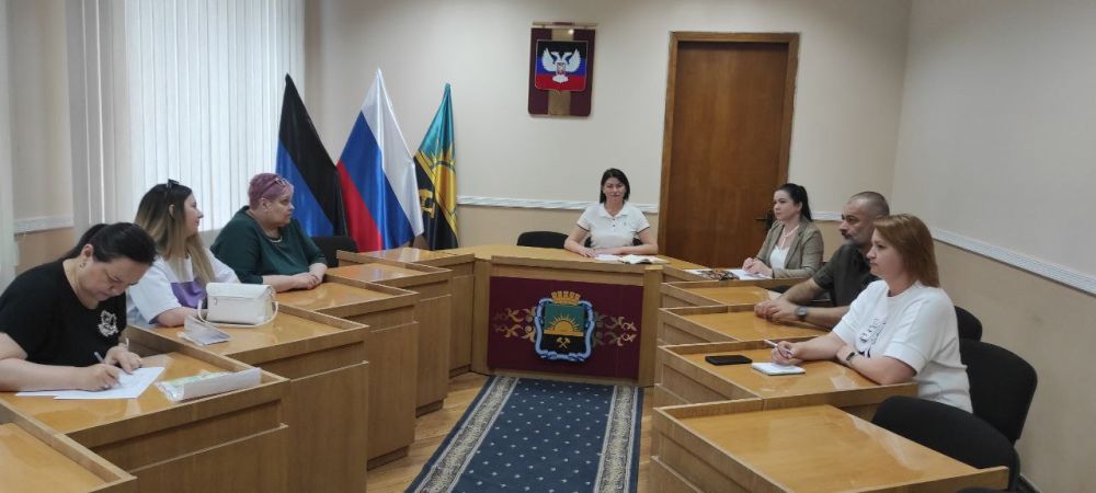 28 мая заместитель руководителя Управы Кировского внутригородского района, помощник секретаря Кировского района Макеевского местного отделения Всероссийской политической партии «Единая Россия» Рита Бурцева провела совещание...