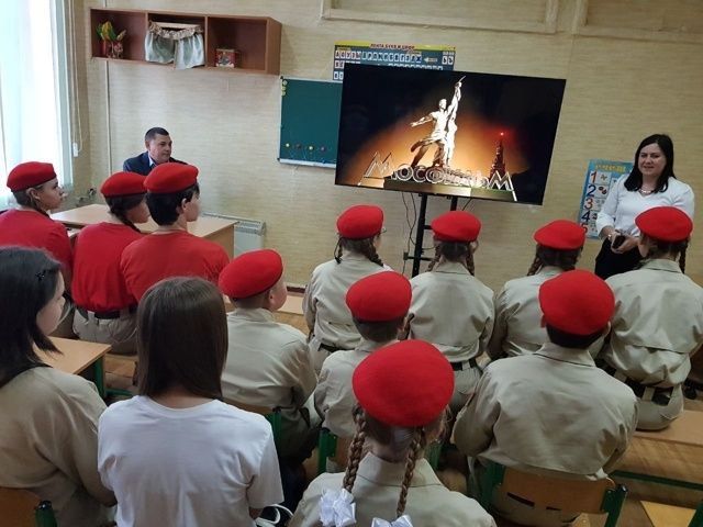 Юнармейцы ВПК «Искра» г.о. Макеевка приняли участие в просмотре художественного кинофильма «Солдатик», который прошел в МБУ «Дворец культуры им. К.И. Поченкова». Этот показ был приурочен ко Дню ветерана боевых действий и... Юнармейцы ВПК «Искра» г.о. Макеевка приняли участие в просмотре художественного кинофильма «Солдатик», который прошел в МБУ «Дворец культуры им. К.И. Поченкова». Этот показ был приурочен ко Дню ветерана боевых действий и...