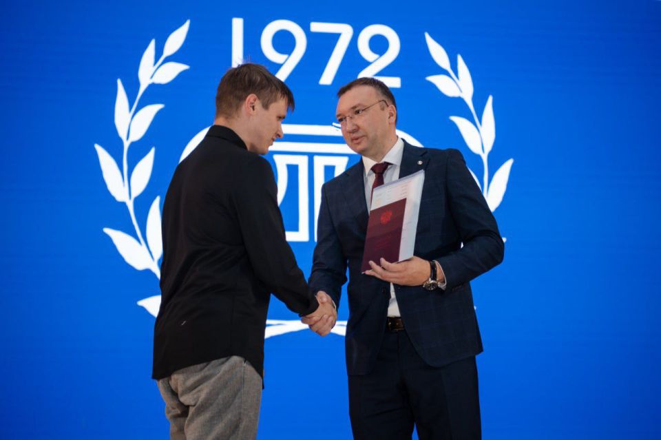 Сегодня в Донбасской национальной академии строительства и архитектуры написана ещё одна страница – дипломы о высшем образовании получили 961 выпускник вуза и 48 лицеистов Сегодня в Донбасской национальной академии строительства и архитектуры написана ещё одна страница – дипломы о высшем образовании получили 961 выпускник вуза и 48 лицеистов