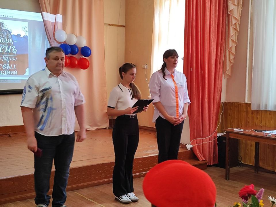 Урок мужества с участником СВО прошел в макеевской школе Урок мужества с участником СВО прошел в макеевской школе