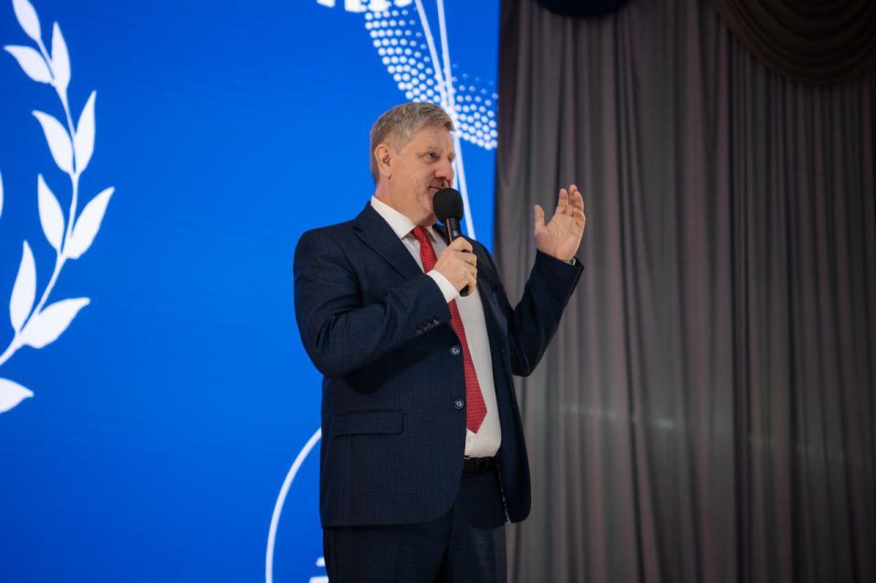 Сегодня в Донбасской национальной академии строительства и архитектуры написана ещё одна страница – дипломы о высшем образовании получили 961 выпускник вуза и 48 лицеистов Сегодня в Донбасской национальной академии строительства и архитектуры написана ещё одна страница – дипломы о высшем образовании получили 961 выпускник вуза и 48 лицеистов