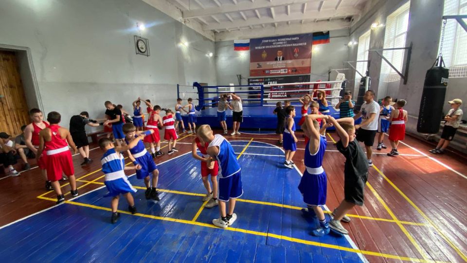 1 июля в городе Моспино, на базе ДК «ЮНОСТЬ», прошёл открытый турнир приуроченный празднованию 130 - летия Российского бокса 1 июля в городе Моспино, на базе ДК «ЮНОСТЬ», прошёл открытый турнир приуроченный празднованию 130 - летия Российского бокса