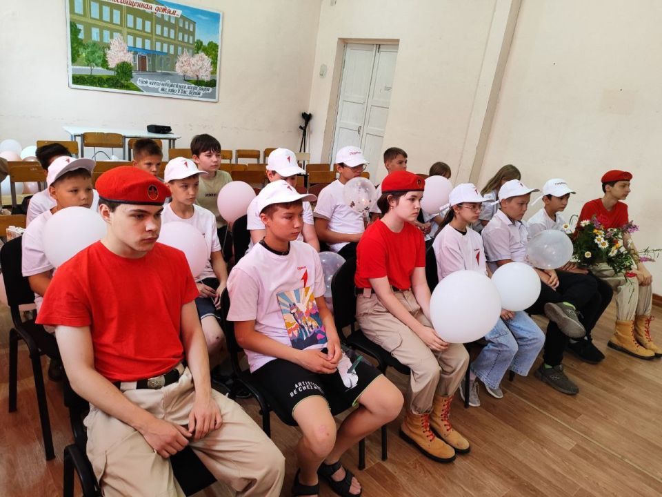 Юнармейцы ВПК "Правнуки победителей", приняли участие в акции "Есть такая профессия - Родину защищать" Юнармейцы ВПК "Правнуки победителей", приняли участие в акции "Есть такая профессия - Родину защищать"