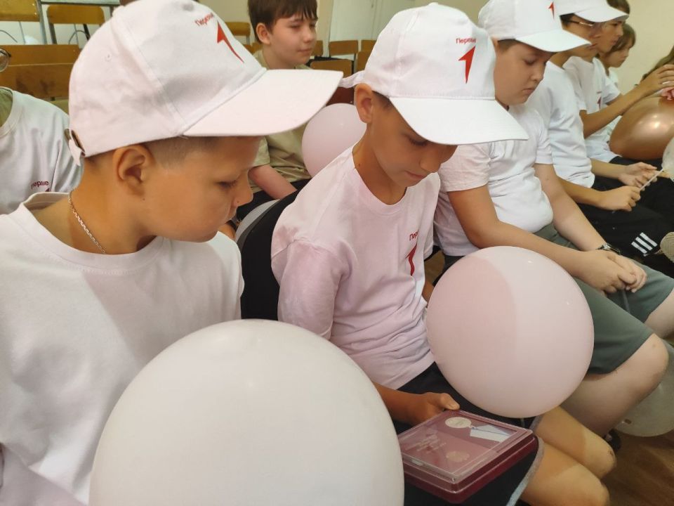 Урок мужества с участником СВО прошел в макеевской школе Урок мужества с участником СВО прошел в макеевской школе