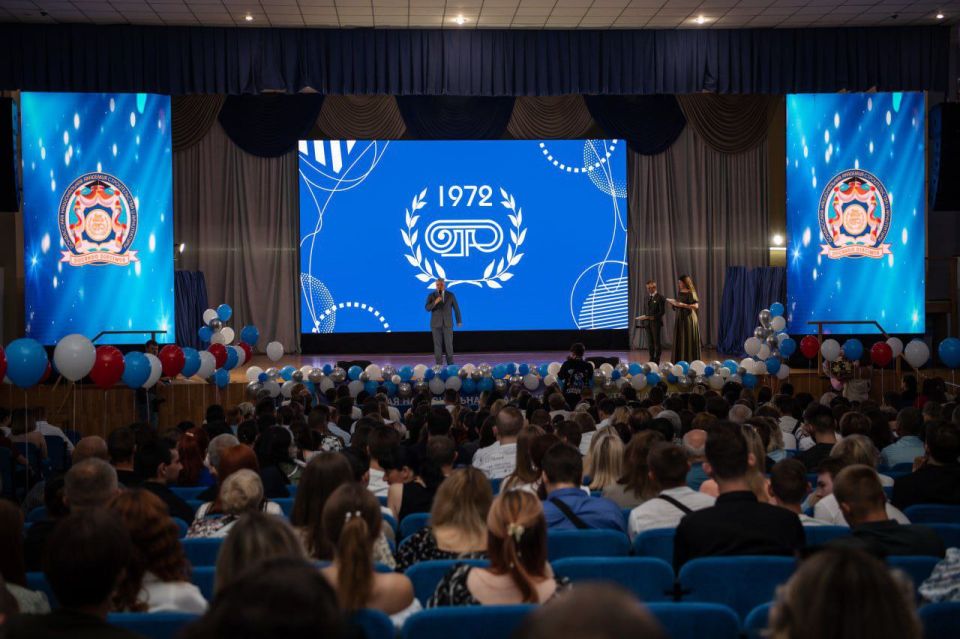 Сегодня в Донбасской национальной академии строительства и архитектуры написана ещё одна страница – дипломы о высшем образовании получили 961 выпускник вуза и 48 лицеистов Сегодня в Донбасской национальной академии строительства и архитектуры написана ещё одна страница – дипломы о высшем образовании получили 961 выпускник вуза и 48 лицеистов