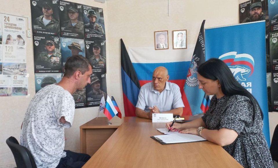 1 июля депутат Макеевского городского совета Олег Венжега провел прием граждан по личным вопросам в общественной приемной партии «Единая Россия» Советского внутригородского района 1 июля депутат Макеевского городского совета Олег Венжега провел прием граждан по личным вопросам в общественной приемной партии «Единая Россия» Советского внутригородского района