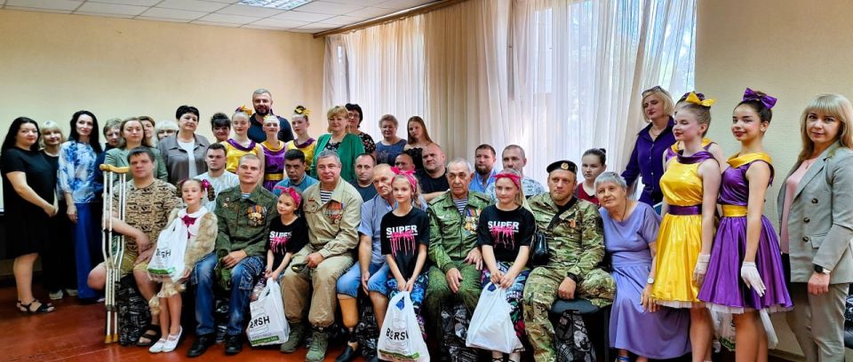 1 июля, в рамках партийного проекта «Историческая память», в Советском районе состоялась акция «Для наших Zащитников», приуроченная Дню ветеранов боевых действий 1 июля, в рамках партийного проекта «Историческая память», в Советском районе состоялась акция «Для наших Zащитников», приуроченная Дню ветеранов боевых действий