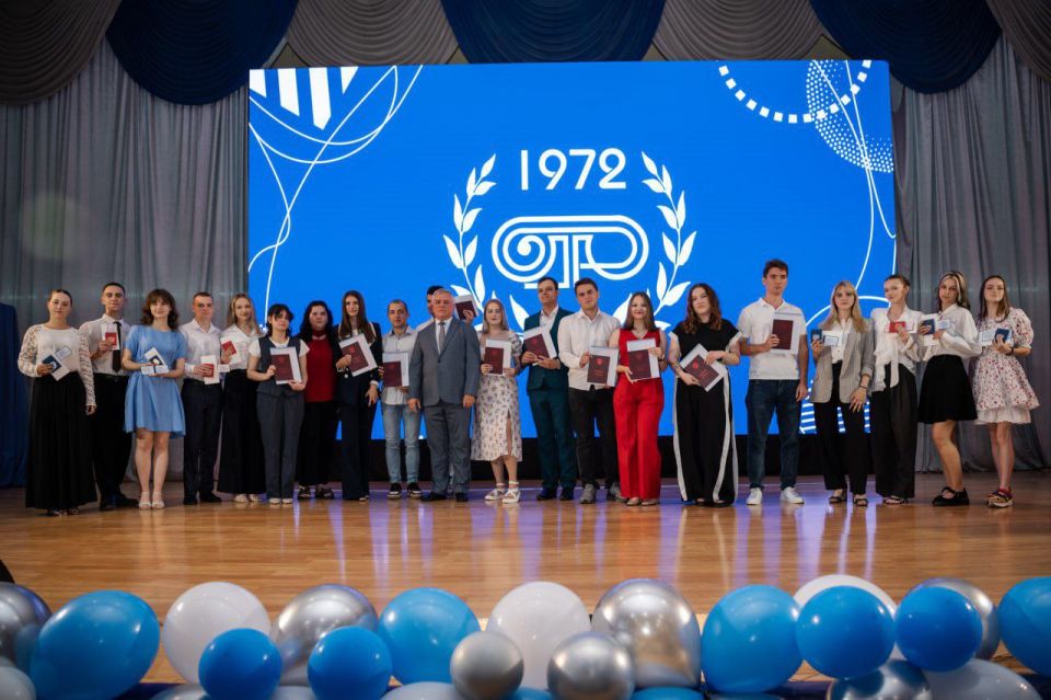 Сегодня в Донбасской национальной академии строительства и архитектуры написана ещё одна страница – дипломы о высшем образовании получили 961 выпускник вуза и 48 лицеистов Сегодня в Донбасской национальной академии строительства и архитектуры написана ещё одна страница – дипломы о высшем образовании получили 961 выпускник вуза и 48 лицеистов