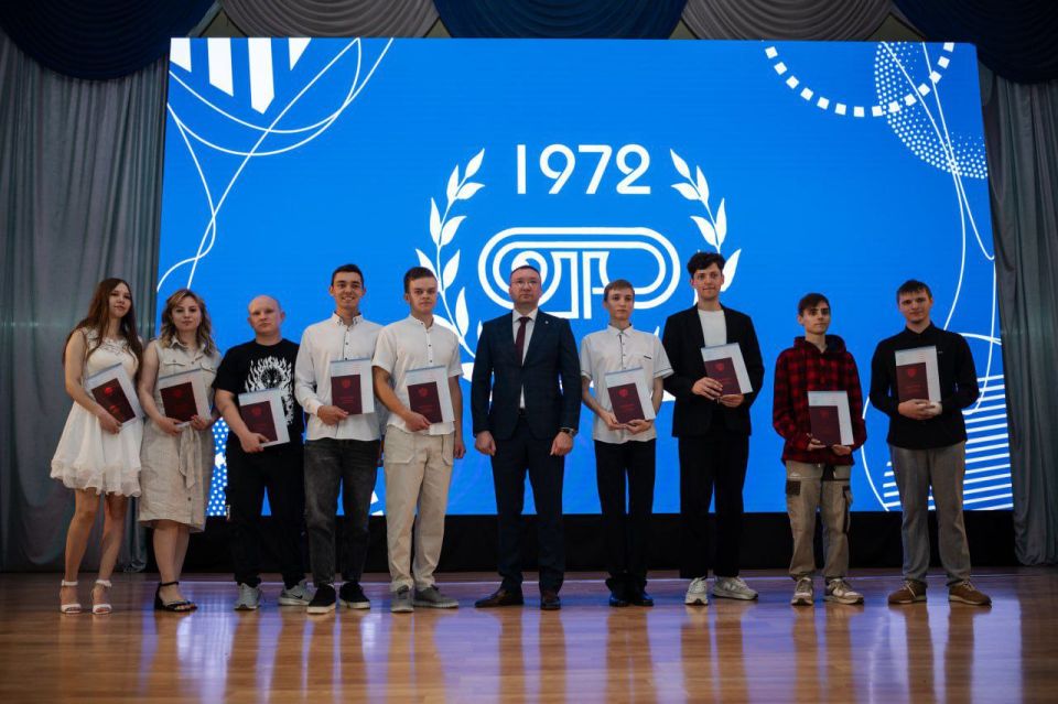 Сегодня в Донбасской национальной академии строительства и архитектуры написана ещё одна страница – дипломы о высшем образовании получили 961 выпускник вуза и 48 лицеистов Сегодня в Донбасской национальной академии строительства и архитектуры написана ещё одна страница – дипломы о высшем образовании получили 961 выпускник вуза и 48 лицеистов