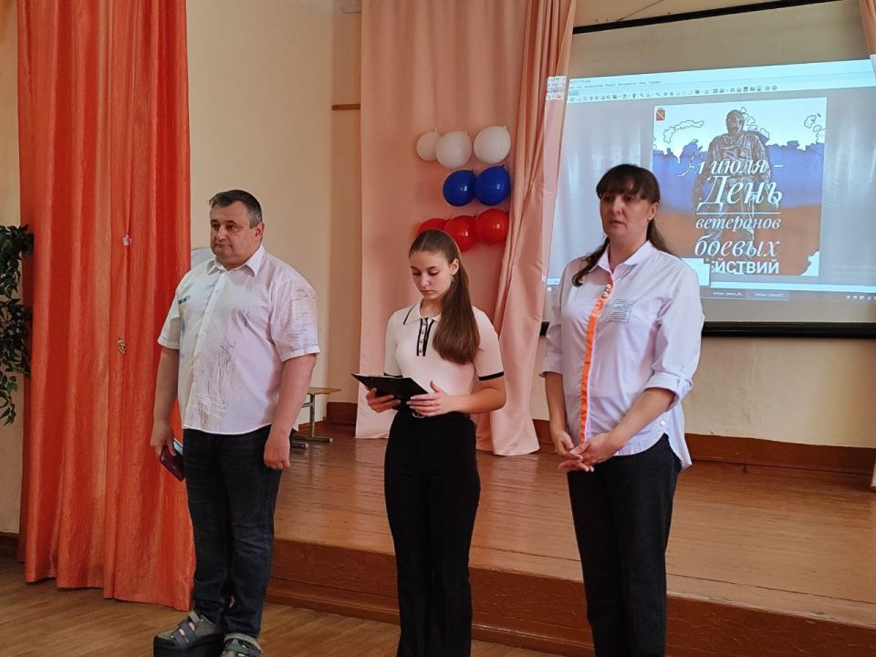 Урок мужества с участником СВО прошел в макеевской школе Урок мужества с участником СВО прошел в макеевской школе