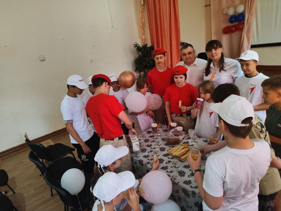 Урок мужества с участником СВО прошел в макеевской школе Урок мужества с участником СВО прошел в макеевской школе