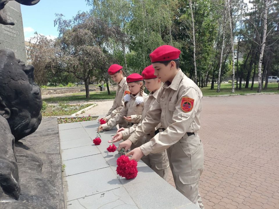 в День ветерана боевых действий, юнармейцы ВПК «Искра» г.о. Макеевка собрались, чтобы почтить память героев, отдавших свои жизни за мир и свободу в День ветерана боевых действий, юнармейцы ВПК «Искра» г.о. Макеевка собрались, чтобы почтить память героев, отдавших свои жизни за мир и свободу