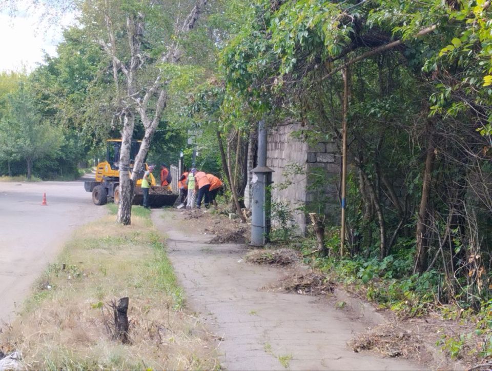 В Кировском внутригородском районе продолжаются работы по санитарному содержанию территории В Кировском внутригородском районе продолжаются работы по санитарному содержанию территории