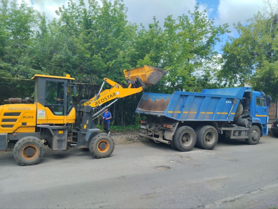 В Кировском внутригородском районе продолжаются работы по санитарному содержанию территории В Кировском внутригородском районе продолжаются работы по санитарному содержанию территории