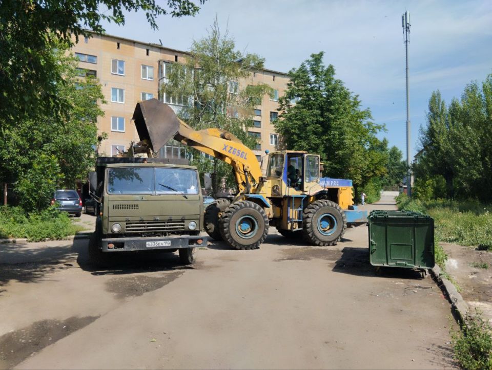 Сегодня, 18 июля, с целью приведения территории в надлежащее санитарное состояние выполнены работы по вывозу крупногабаритных накоплений мусора на контейнерных площадках по адресам: ул. Ленина, д. 153, д. 155; кв-л Химик, д.... Сегодня, 18 июля, с целью приведения территории в надлежащее санитарное состояние выполнены работы по вывозу крупногабаритных накоплений мусора на контейнерных площадках по адресам: ул. Ленина, д. 153, д. 155; кв-л Химик, д....