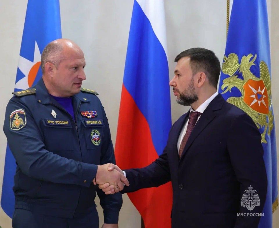 Денис Пушилин: С главой МЧС России Александром Куренковым обсудили ситуацию с водой в Республике, разминирование освобожденных территорий Денис Пушилин: С главой МЧС России Александром Куренковым обсудили ситуацию с водой в Республике, разминирование освобожденных территорий