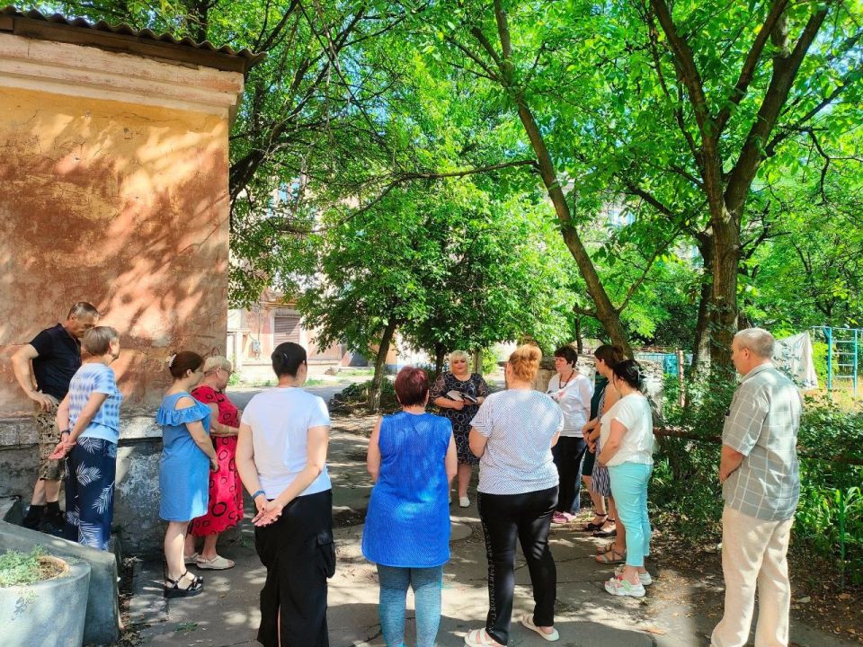 депутат Макеевского городского совета Оксана Бевцык провела встречу с населением депутат Макеевского городского совета Оксана Бевцык провела встречу с населением