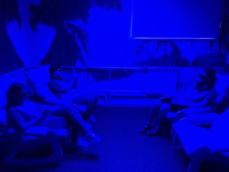 Ребята, принимающие участие в первой смене заезда «Лето в Югре» в Сургутском многопрофильном реабилитационном центре для инвалидов, создают уют, украшая отрядные места Ребята, принимающие участие в первой смене заезда «Лето в Югре» в Сургутском многопрофильном реабилитационном центре для инвалидов, создают уют, украшая отрядные места