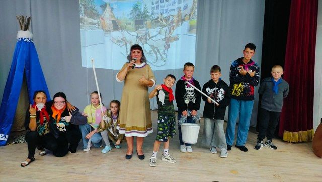 Ребята, принимающие участие в первой смене заезда «Лето в Югре» в Сургутском многопрофильном реабилитационном центре для инвалидов, создают уют, украшая отрядные места Ребята, принимающие участие в первой смене заезда «Лето в Югре» в Сургутском многопрофильном реабилитационном центре для инвалидов, создают уют, украшая отрядные места