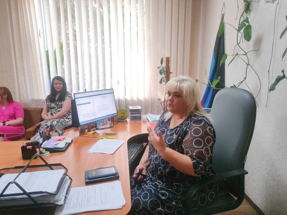 Депутат Макеевского городского совета Оксана Бевцык провела встречу с трудовым коллективом Клиентской службы (на правах отдела) в Кировском районе г. Макеевки Отделения Фонда пенсионного и социального страхования Российской... Депутат Макеевского городского совета Оксана Бевцык провела встречу с трудовым коллективом Клиентской службы (на правах отдела) в Кировском районе г. Макеевки Отделения Фонда пенсионного и социального страхования Российской...