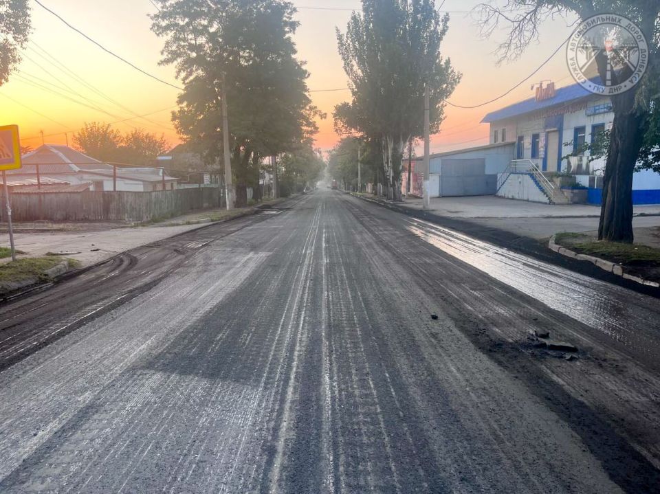 Более 40 км асфальтобетонного покрытия уже обновили на улицах Донецка и Макеевки Более 40 км асфальтобетонного покрытия уже обновили на улицах Донецка и Макеевки