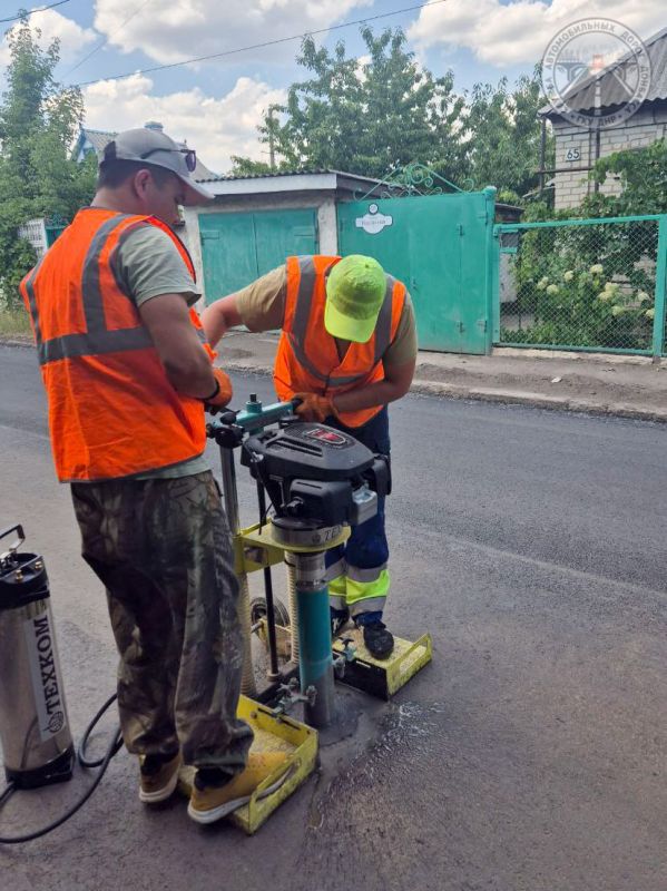 Более 40 км асфальтобетонного покрытия уже обновили на улицах Донецка и Макеевки Более 40 км асфальтобетонного покрытия уже обновили на улицах Донецка и Макеевки