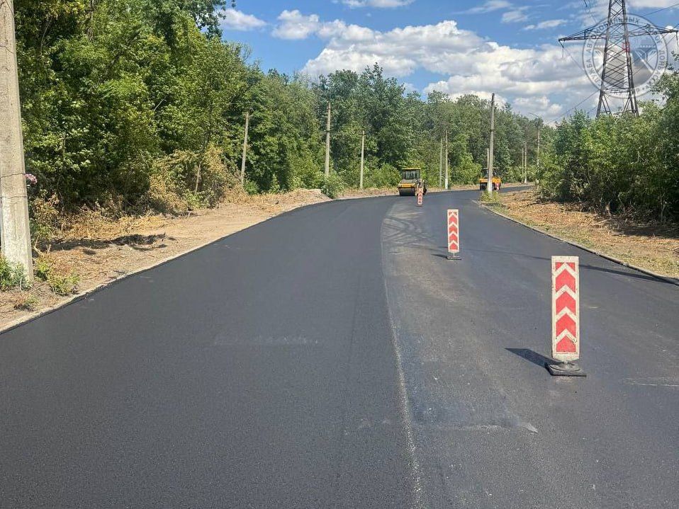 Более 40 км асфальтобетонного покрытия уже обновили на улицах Донецка и Макеевки Более 40 км асфальтобетонного покрытия уже обновили на улицах Донецка и Макеевки