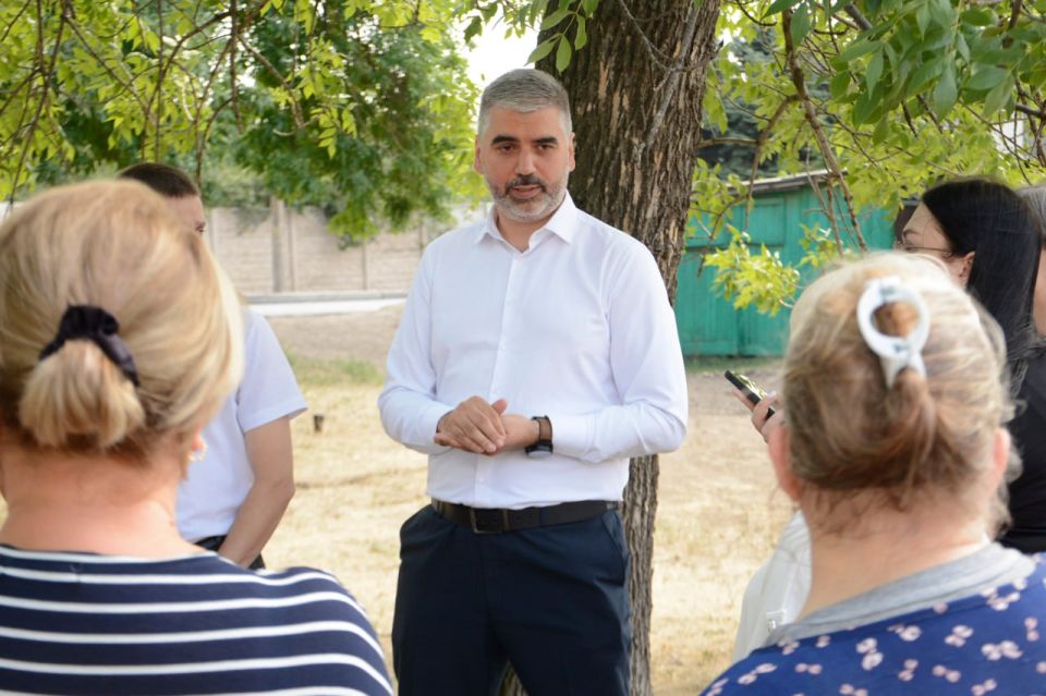 Алексей Дорофеев: Сегодняшний день провёл в Червоногвардейском районе Макеевки, в живом и, что самое главное, откровенном диалоге с жителями Алексей Дорофеев: Сегодняшний день провёл в Червоногвардейском районе Макеевки, в живом и, что самое главное, откровенном диалоге с жителями