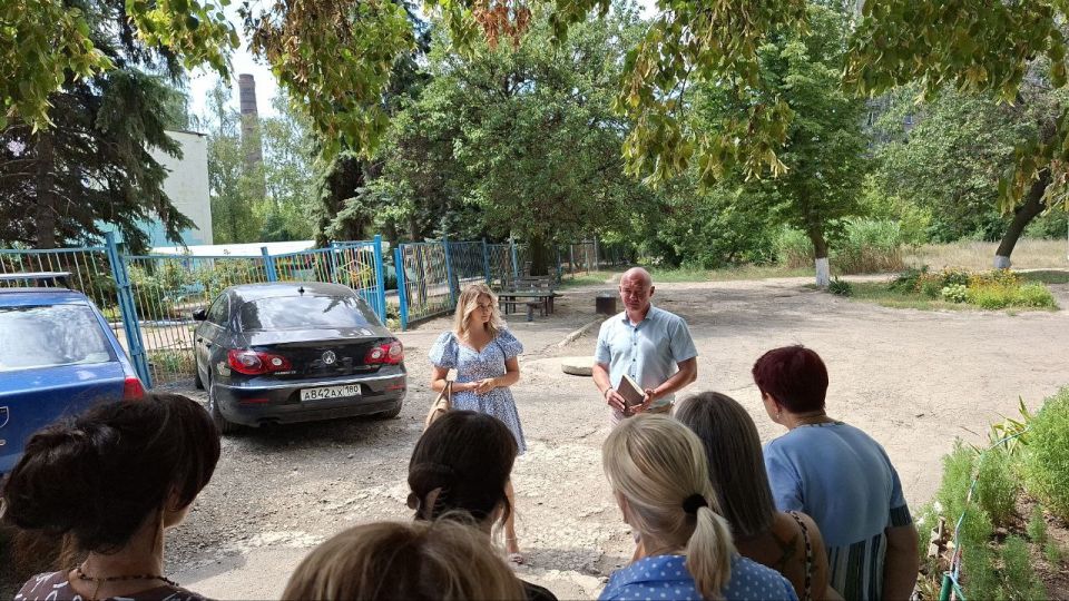 23 июля первый заместитель руководителя Управы Горняцкого внутригородского района Администрации городского округа Макеевка Максим Козловский совместно с Ольгой Рыжих провели встречу с жителями на подведомственной территории...