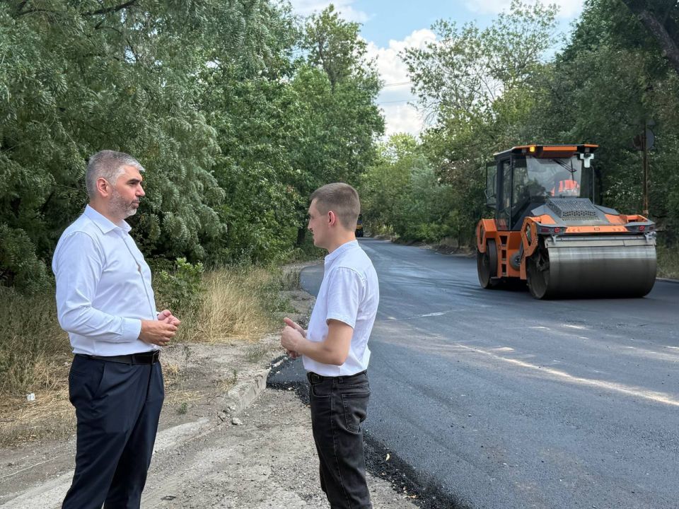Министр транспорта ДНР Александр Бондаренко вместе с заместителем Председателя НС ДНР Алексеем Дорофеевым проинспектировали ход выполнения дорожных работ по ул. Сигова в Макеевке Министр транспорта ДНР Александр Бондаренко вместе с заместителем Председателя НС ДНР Алексеем Дорофеевым проинспектировали ход выполнения дорожных работ по ул. Сигова в Макеевке