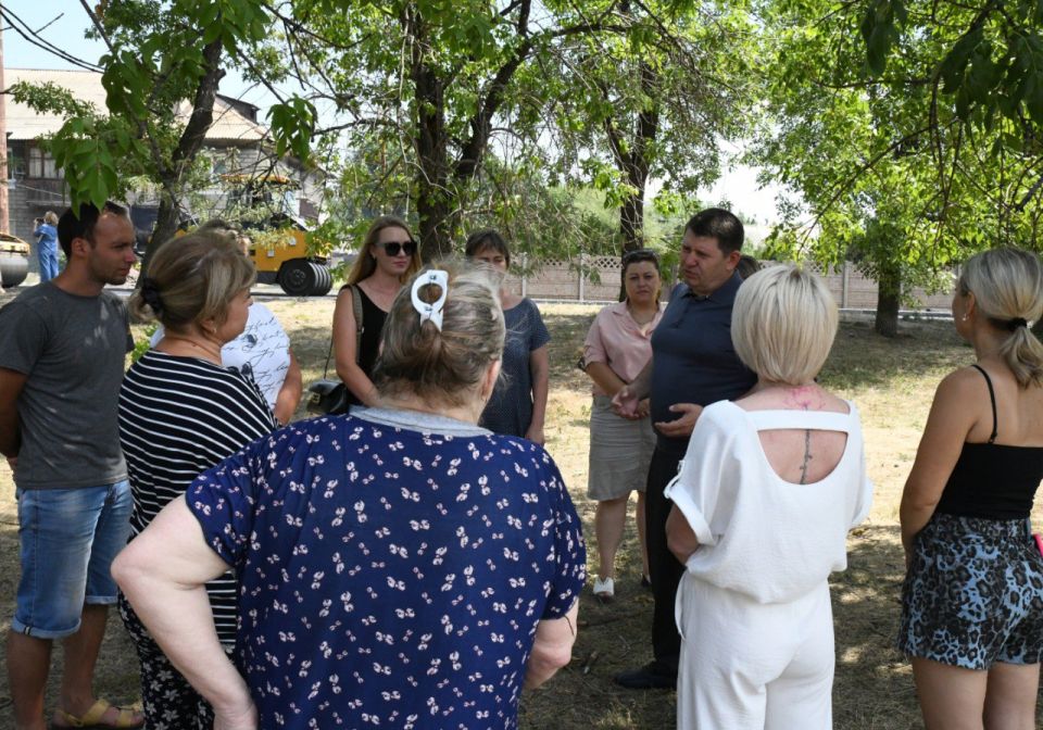 Владислав Ключаров: Вчера вместе с министром транспорта Республики Александром Бондаренко и заместителем Председателя Народного Совета ДНР Алексеем Дорофеевым проверили ход восстановления дорожного полотна по ул. Сигова в... Владислав Ключаров: Вчера вместе с министром транспорта Республики Александром Бондаренко и заместителем Председателя Народного Совета ДНР Алексеем Дорофеевым проверили ход восстановления дорожного полотна по ул. Сигова в...