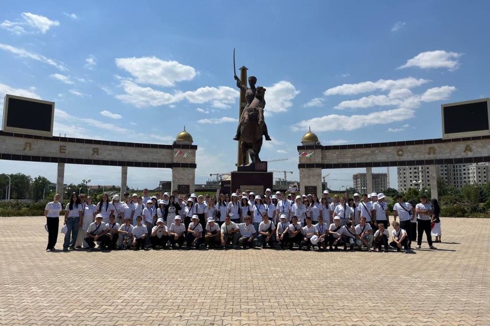 Визит в Мемориальный комплекс Славы имени А.А. Кадырова Визит в Мемориальный комплекс Славы имени А.А. Кадырова