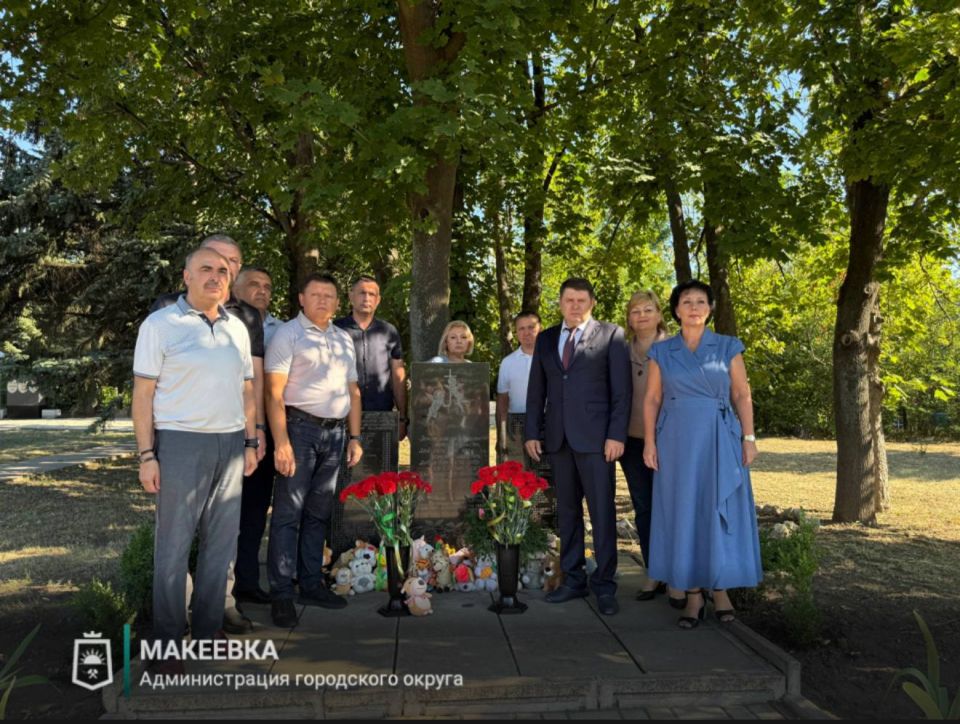 В Макеевке состоялось возложение цветов ко Дню памяти детей – жертв войны в Донбассе В Макеевке состоялось возложение цветов ко Дню памяти детей – жертв войны в Донбассе