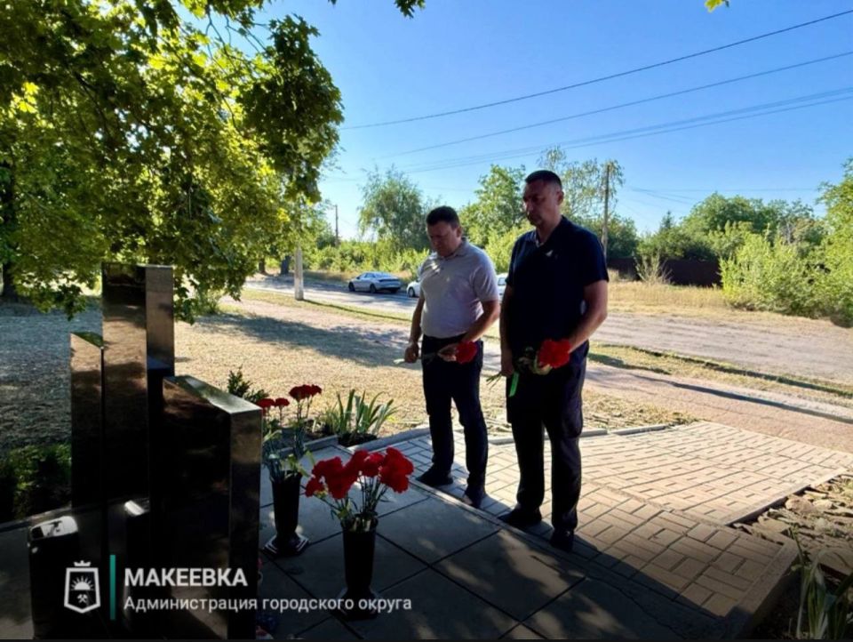 Валентина Харлашка: В Макеевке состоялось возложение цветов ко Дню памяти детей – жертв войны в Донбассе Валентина Харлашка: В Макеевке состоялось возложение цветов ко Дню памяти детей – жертв войны в Донбассе